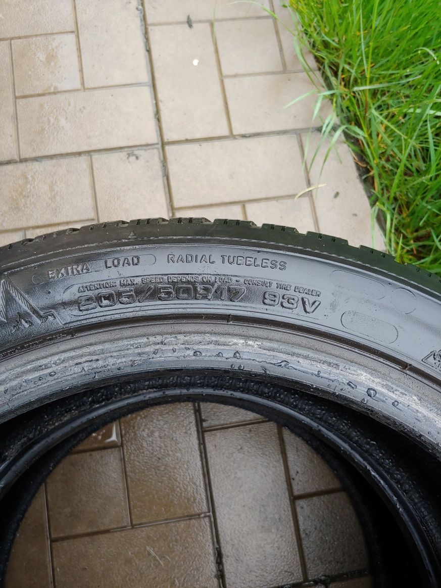 Шини  DUNLOP 205/50/R17