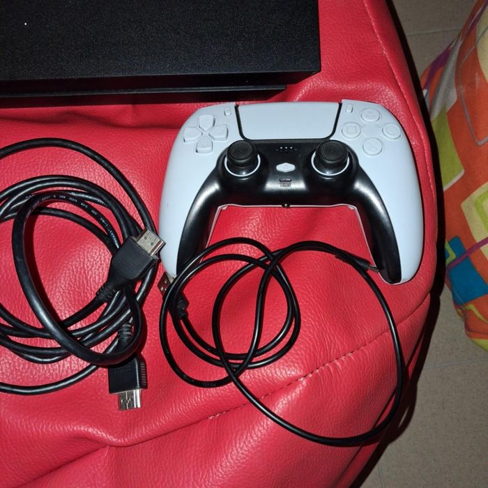 PS4 + 6jogos + 1 comando +cabos