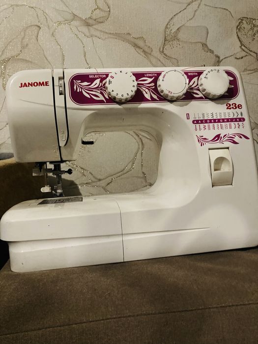 Швейна машинка з педалью