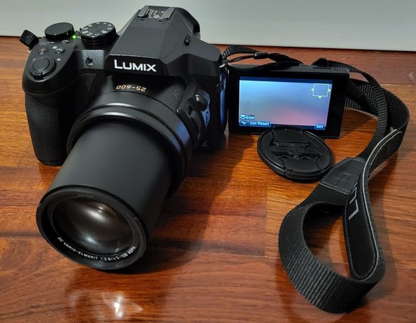 Máquina Fotográfica Panasonic Lumix DMC-FZ300 com extras