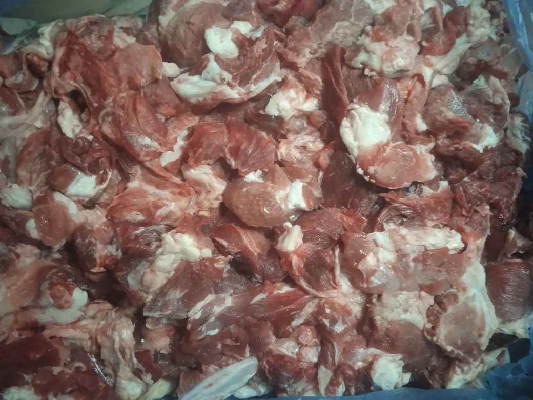 Мясо свіже свинячі обрізки на ковбасу.фарш.