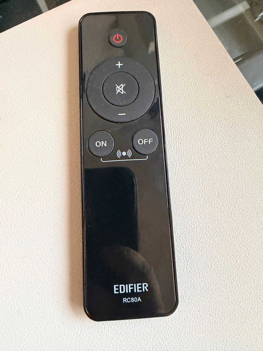 Colunas Edifier R1280Ts com saída para subwoofer