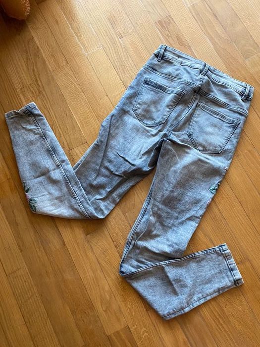 Rurki jeansy House z haftami hafty wysoki stan high waist przetarcia