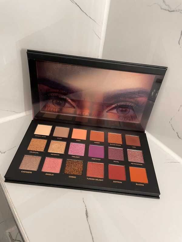 Paletka Huda Beauty Desert Dusk tylko swatche