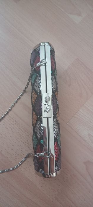 Cekinowa mini torebka puzderko na łańcuszku