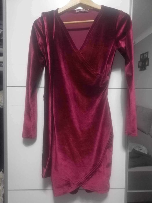 Piękna bordowa sukienka welur XS