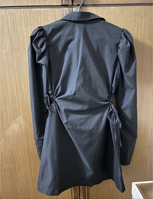 Платье рубашка черного цвета с разрещами на талии размер с