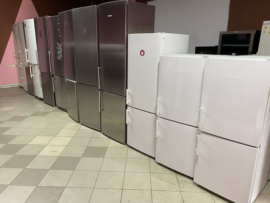 Двухкамерый холодильник LIEBHERR Premium BioFresh NoFrost CBNes 3956