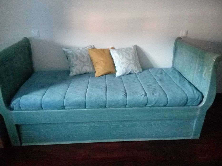 Cama Solteiro em Madeira maciça com gavetão