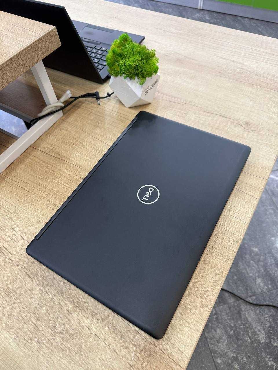 Ноутбук Dell Latitude 5590 (i5/16/256)