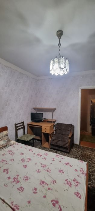 Оренда двокімнатної квартири на Таврійському . Другий поверх .