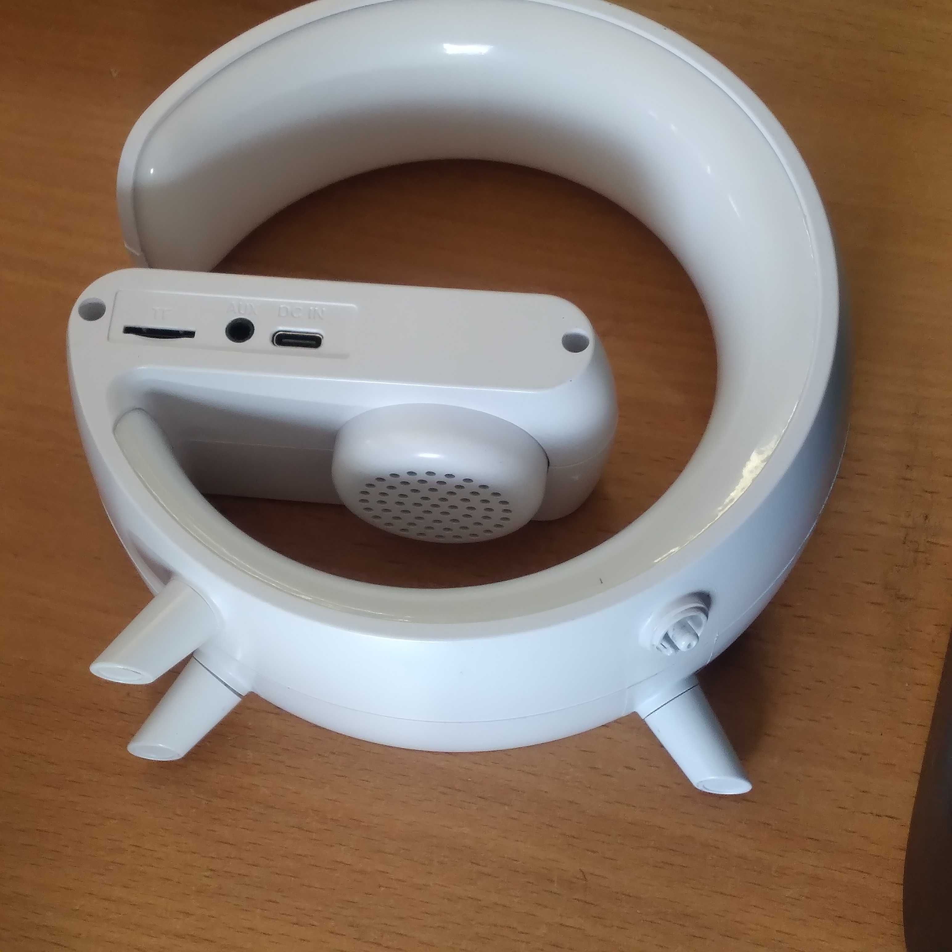 Lampka LED + zegarek + ładowarka telefonu Bluetooth / Polecam /