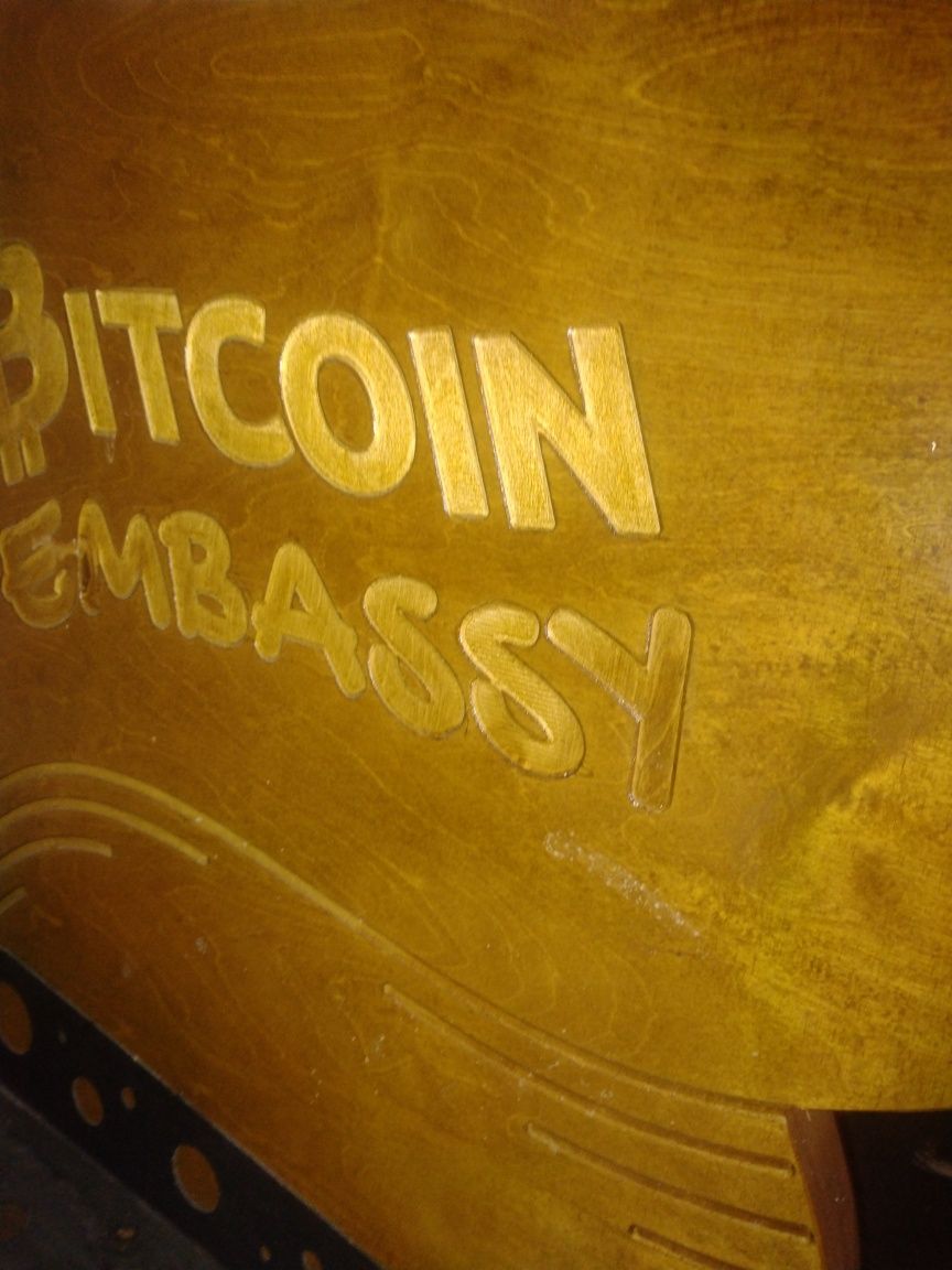 Lada do komputera Bitcoin Embasy