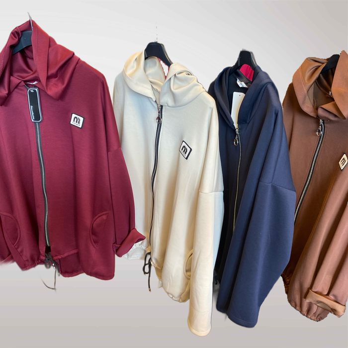 Bluza Damska Z Kapturem Na Suwak Naszywka Beżowy