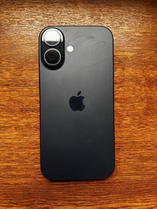 iPhone 16 128GB.