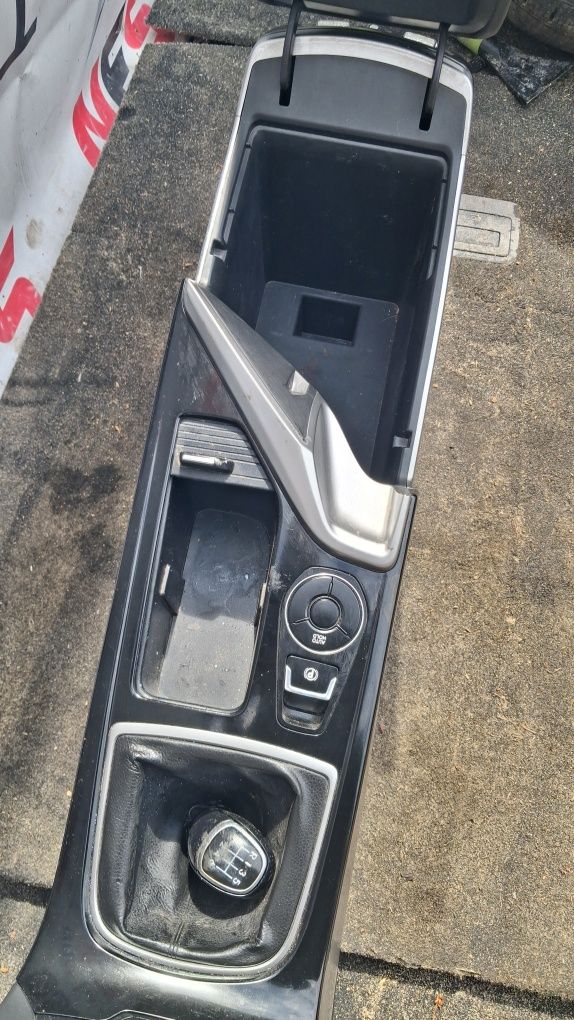 Підлокітник центральний тунель Hyundai i40