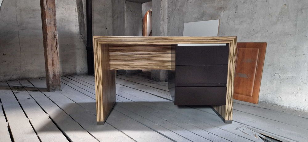Biurko z okleiny Zebrano + lakierowany MDF | 120x70 cm | Blum | Design