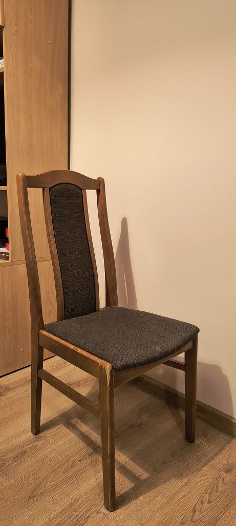 Krzesła używane do salonu