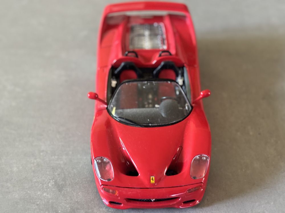 Model Bburago skala 1/18 Ferrari F50 made in Italy