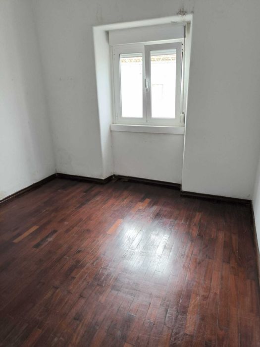 Arrenda-se apartamento T1 localizado no Murtal, Parede