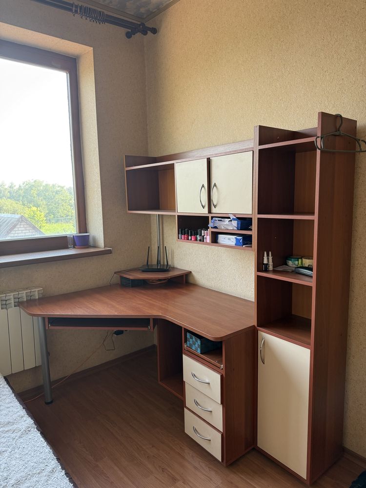 Продам угловой компьютерный стол!!! В идеальном состоянии!!!