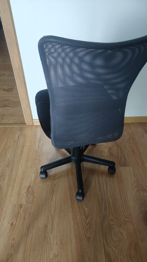 Krzesło obrotowe jak nowe.