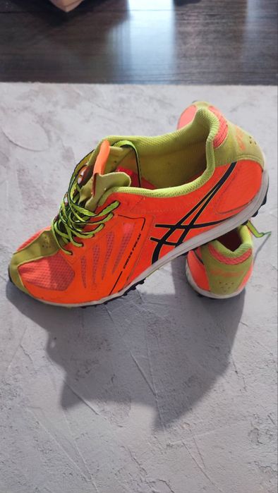 Продам шиповки в гарному стані