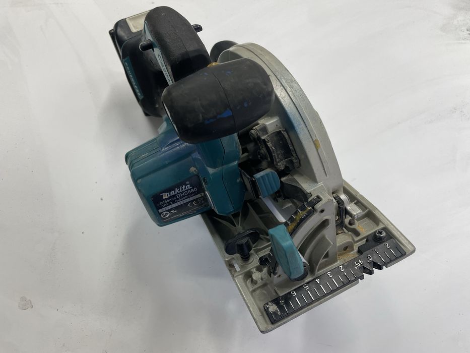 Pilarka tarczowa makita DHS680