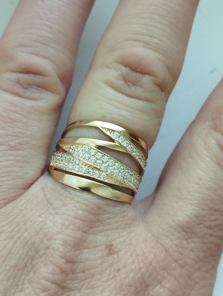 Золотое кольцо 17.8 размер 3.47 грамма