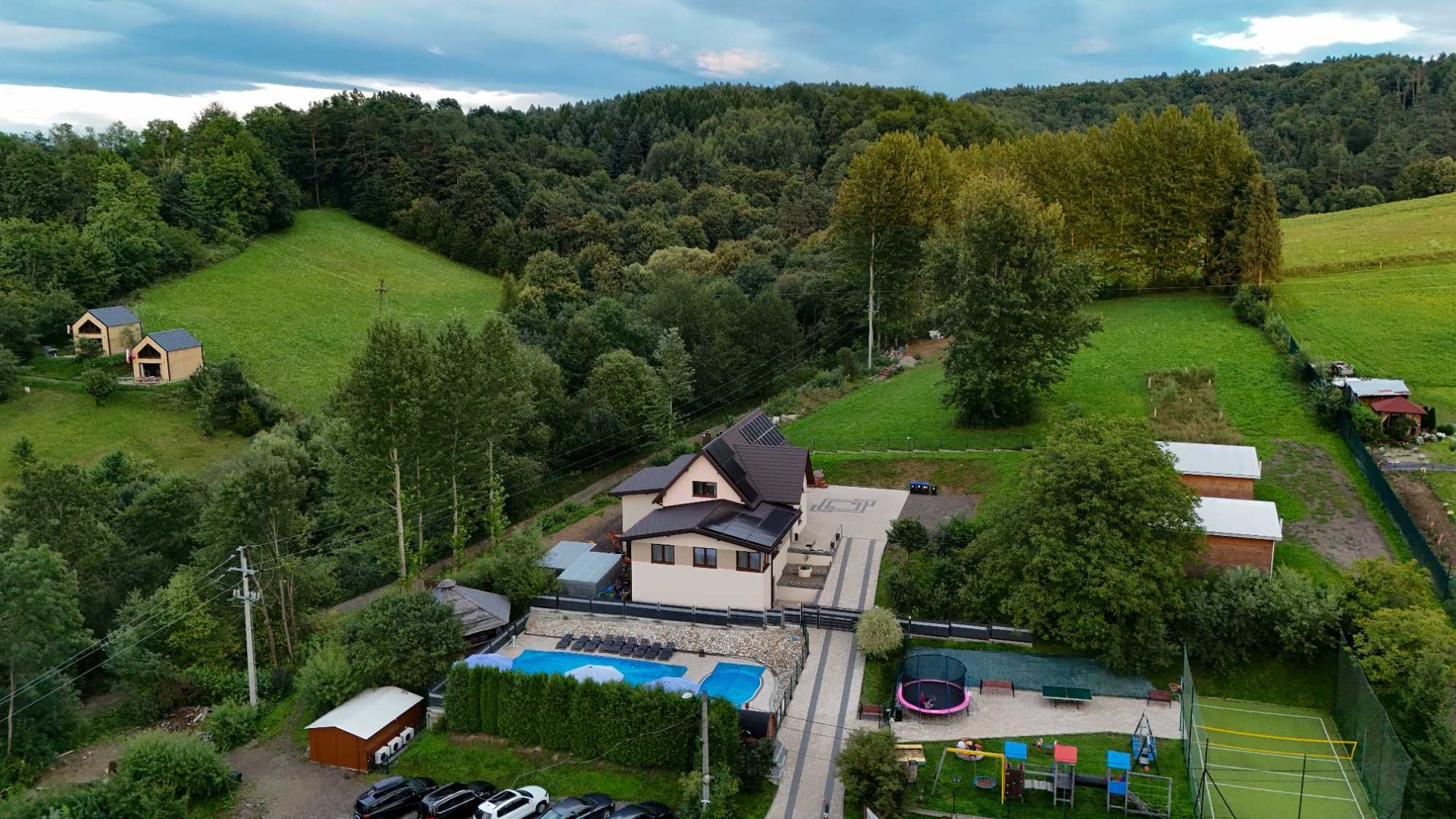 Willa w Bieszczadach 12 os Na Wyłączność. JACUZZI, Balia, Sauna i SALA
