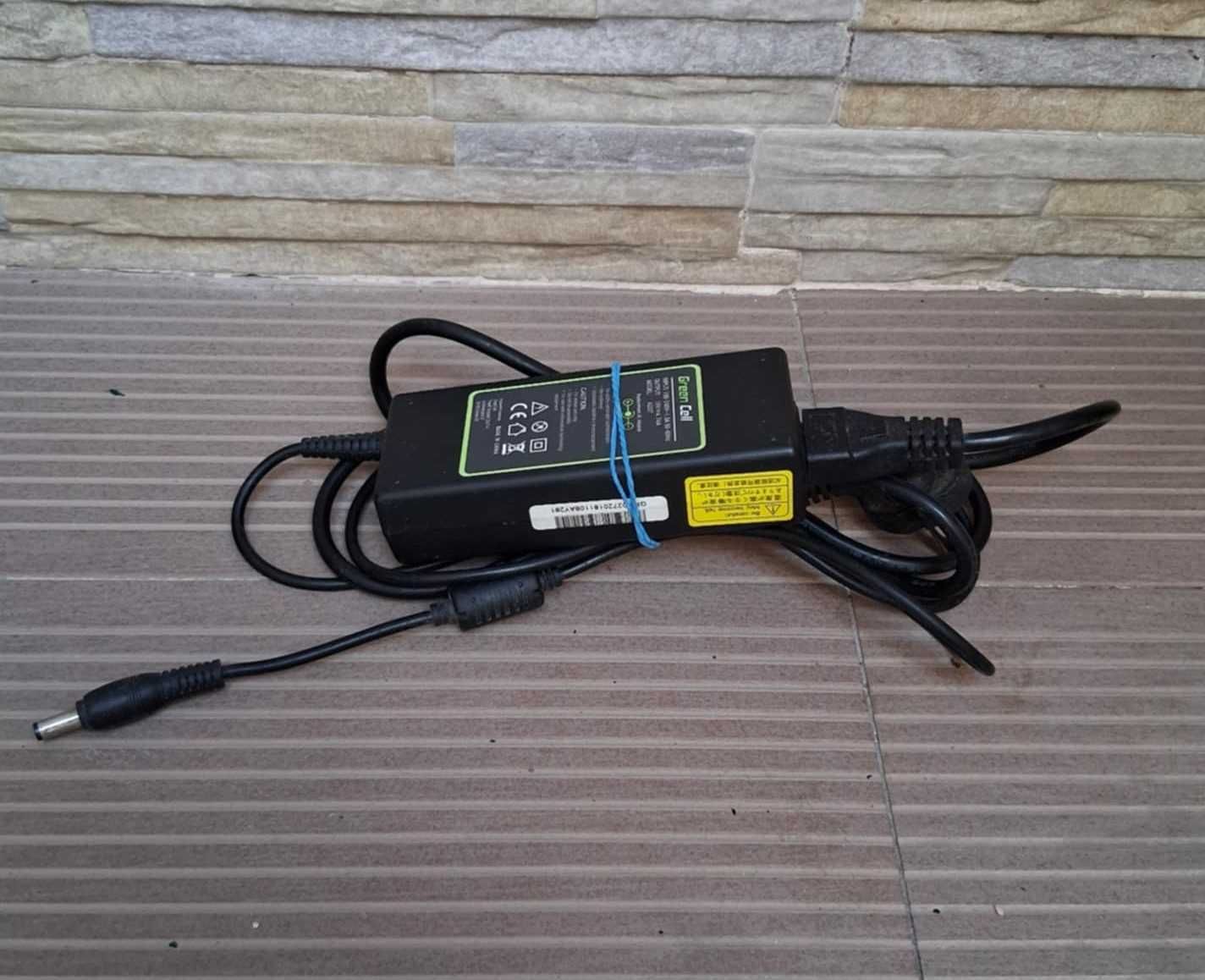 Vende-se Carregador Computadores Portáteis