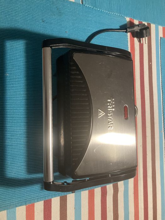 Sanduicheira tristar como nova