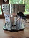 Ciśnieniowy ekspres do kawy DeLonghi EC860.M