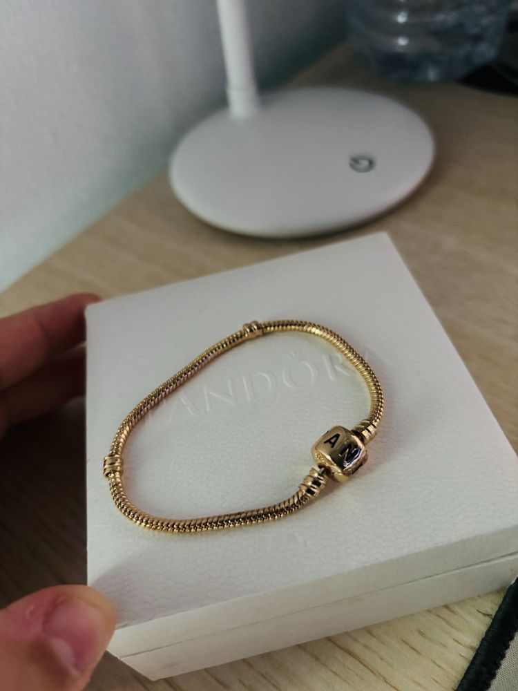 Vendo pulseira pandora original nova com dois pingentes