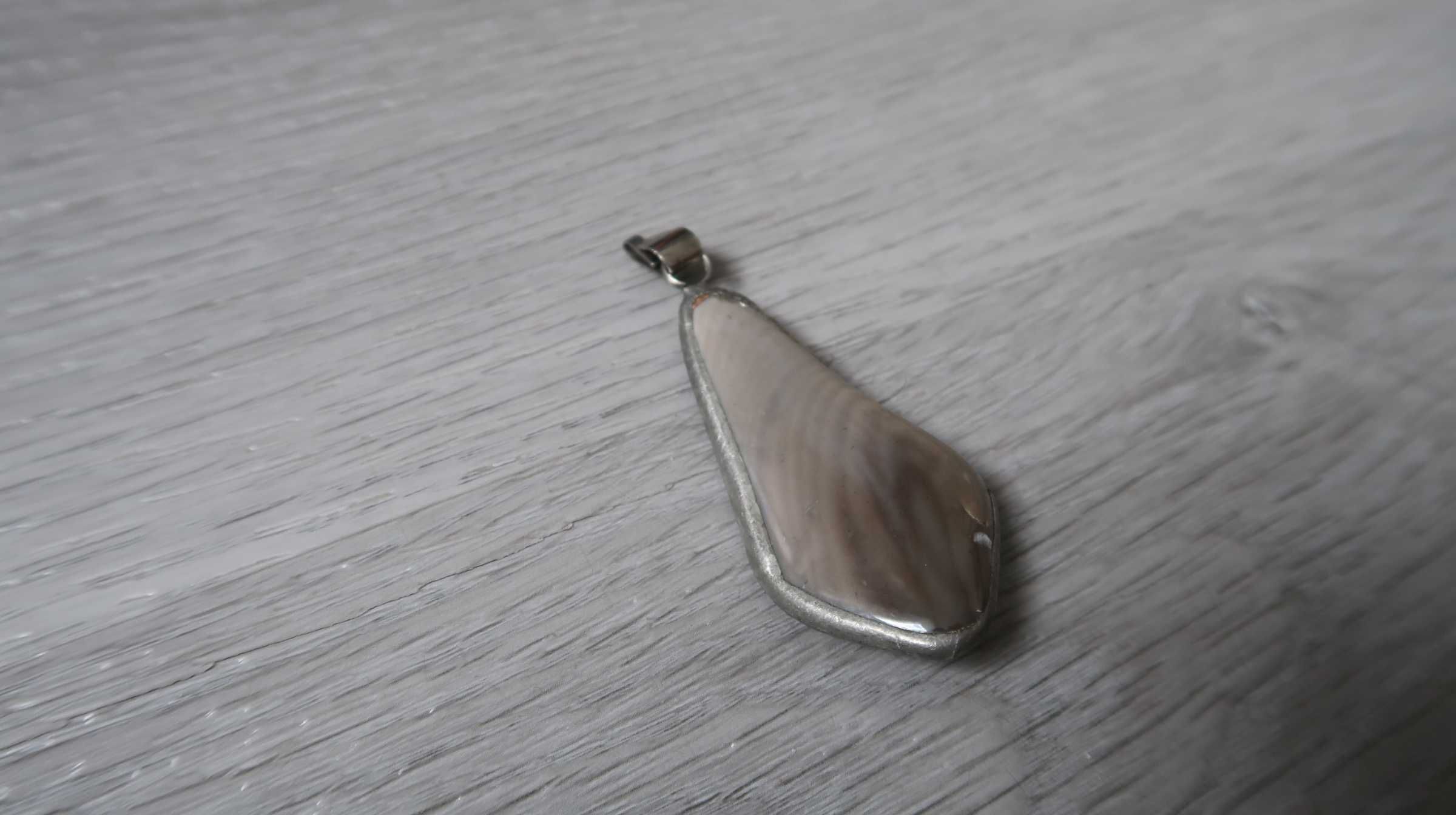 Krzemień pasiasty zawieszka wisiorek naszyjnik w oplocie metal