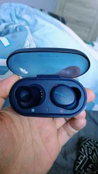 Etui wraz z jedną słuchawka Sony xb700