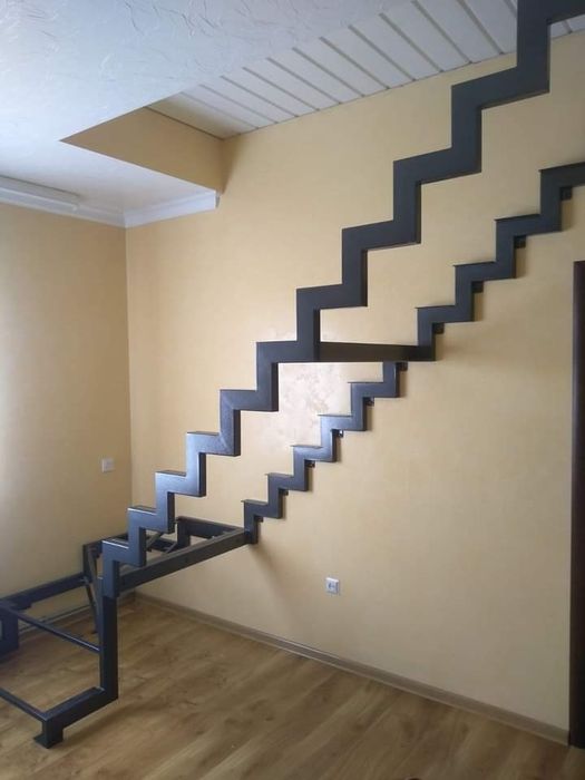 Мелалевий каркас сходів ступені перила метал стекло дерево нержавіка