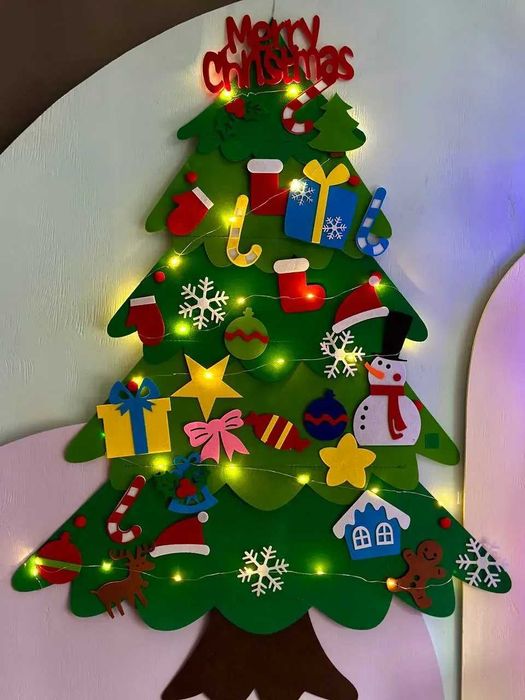Фетрова ялинка з іграшками на липучках з гірляндою на стінку 32іграшки