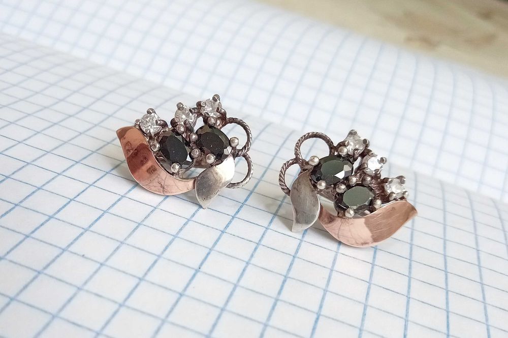 Сережки Срібло 925 проба. Камені. Вставки золота. Вага 6,11 г.
