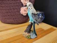 Ceramiczna figurka papugi