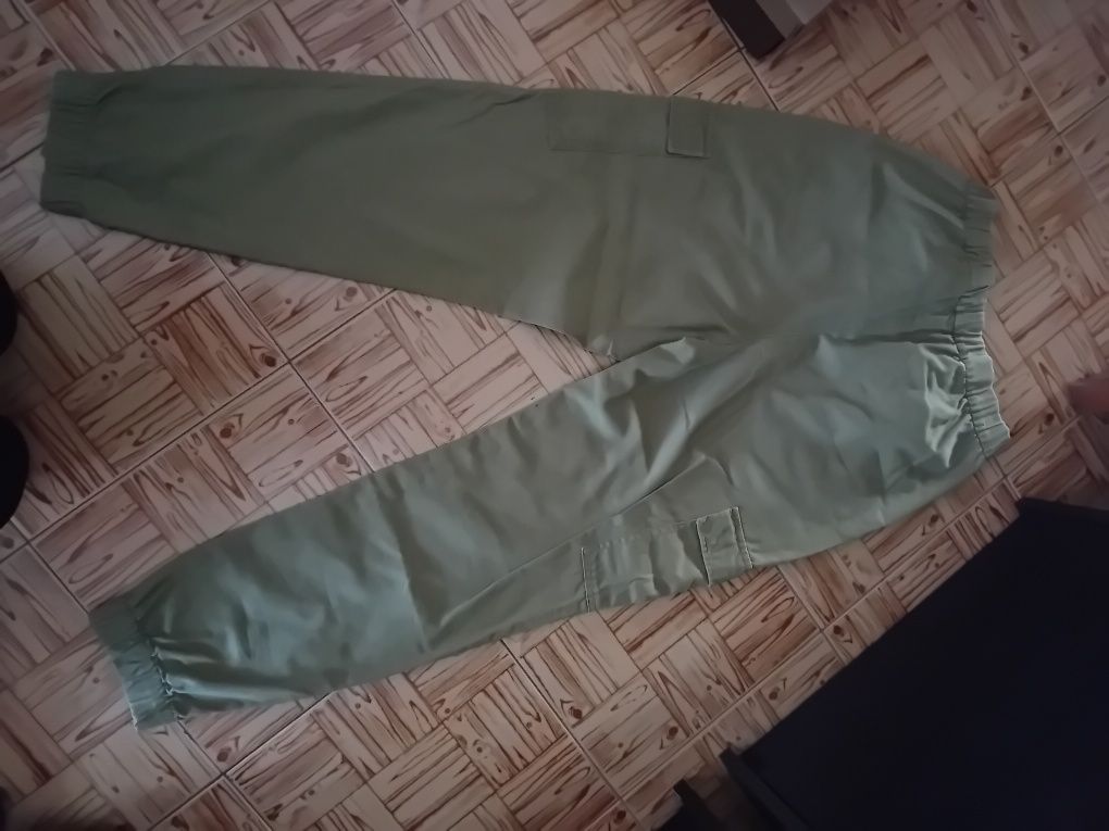 Calças verdes da H&M