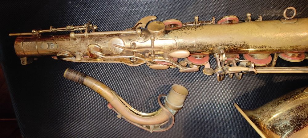 Саксофон тенор Maxtone + Мундштук Meyer 7