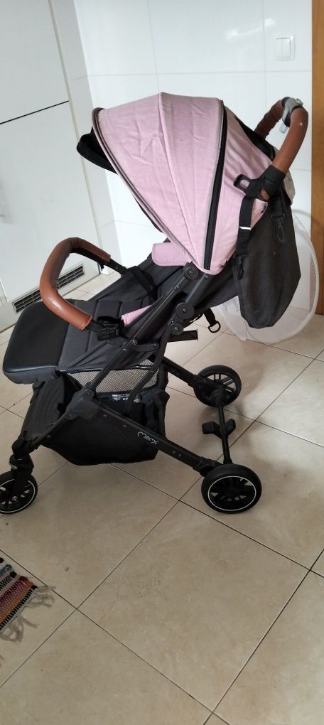 Carrinho de passeio impecável