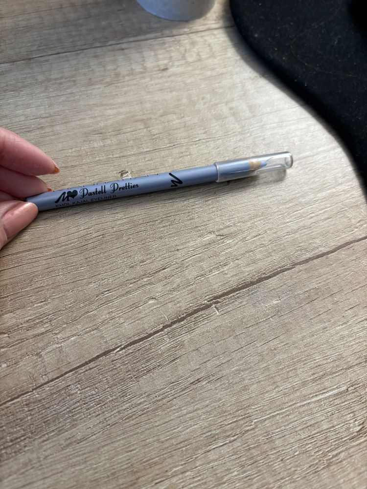 Błękitna kredka Manhattan khol kajal eyeliner