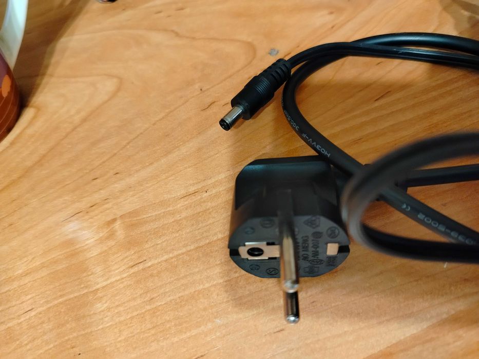 Zasilacz,ładowarka AC/DC 230-12 model fl-5A/12V