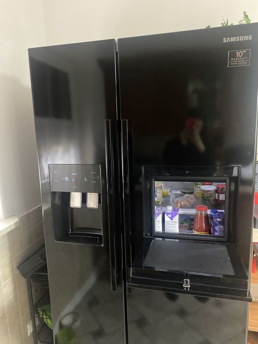 Lodówka z kostkarką i barkiem Samsung, Chłodziarko-zamrażarka