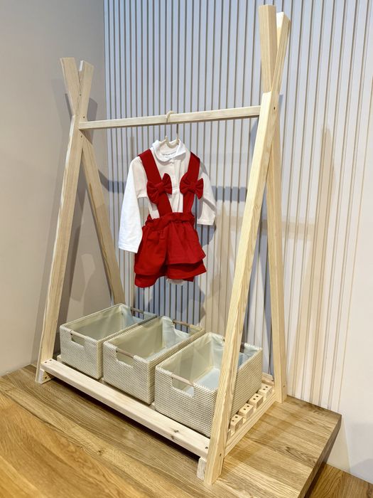 Stojak tipi na wieszaki