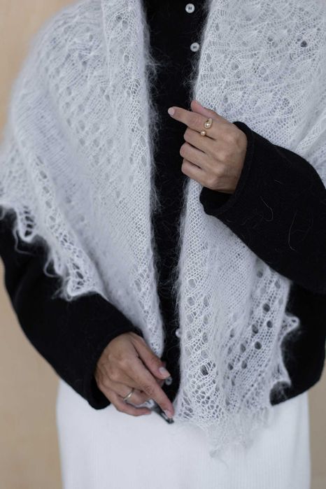 Chusta biała – Handmade z naturalnej wełny koziej