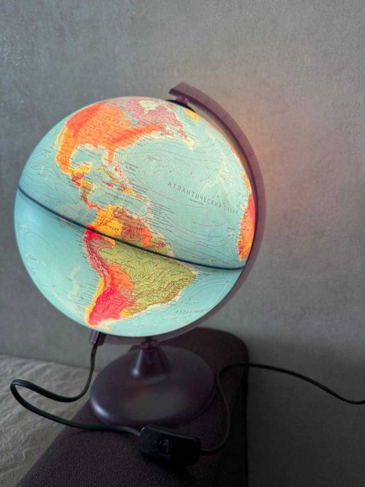 Глобус з підсвіткою