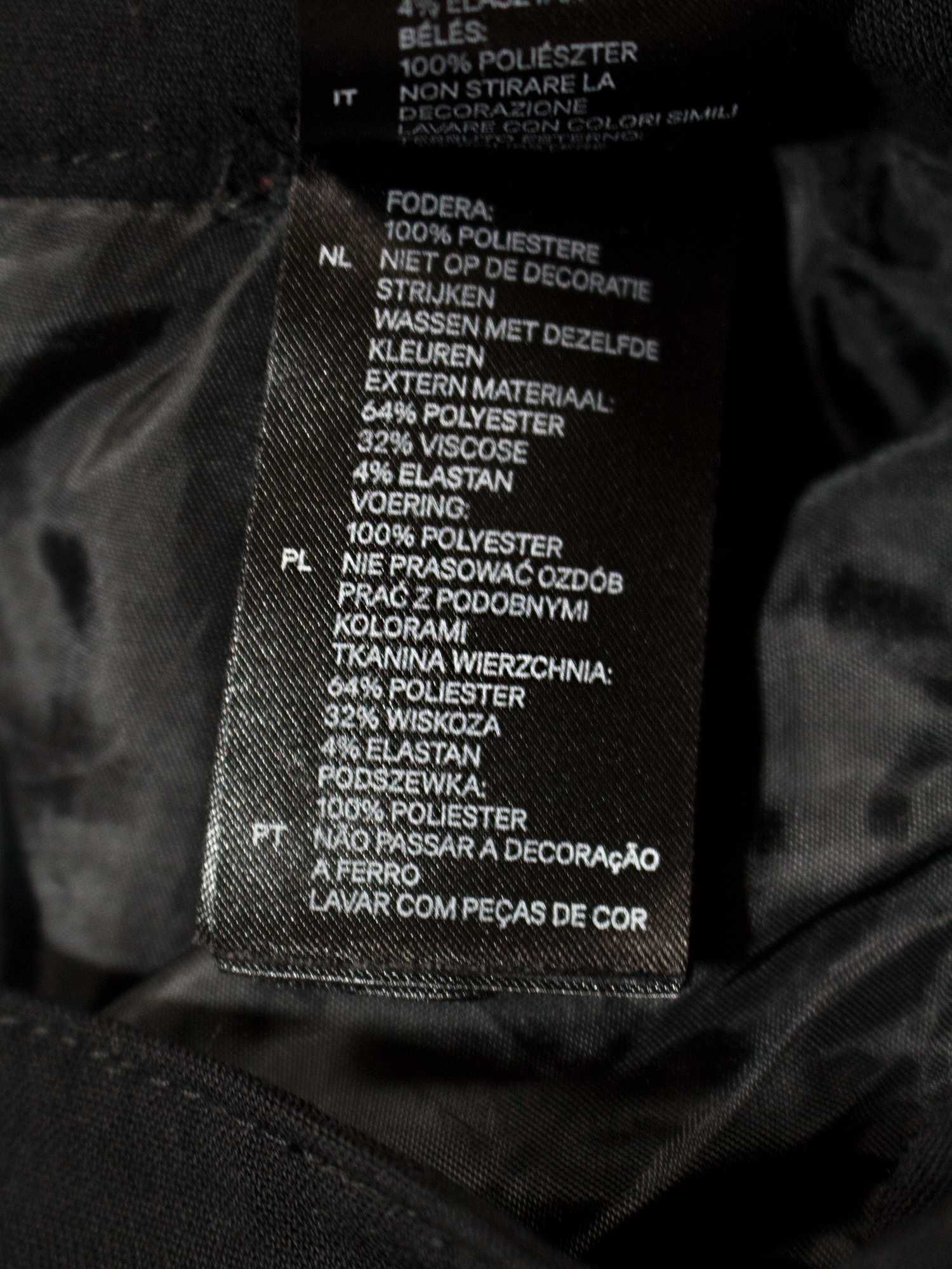 Czarna spódnica z kieszeniami plisy H&M S 36